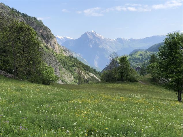 Chapelle et rocher Saint-Pierre à Valloire - Pascal Delannoy - Valloire Tourisme