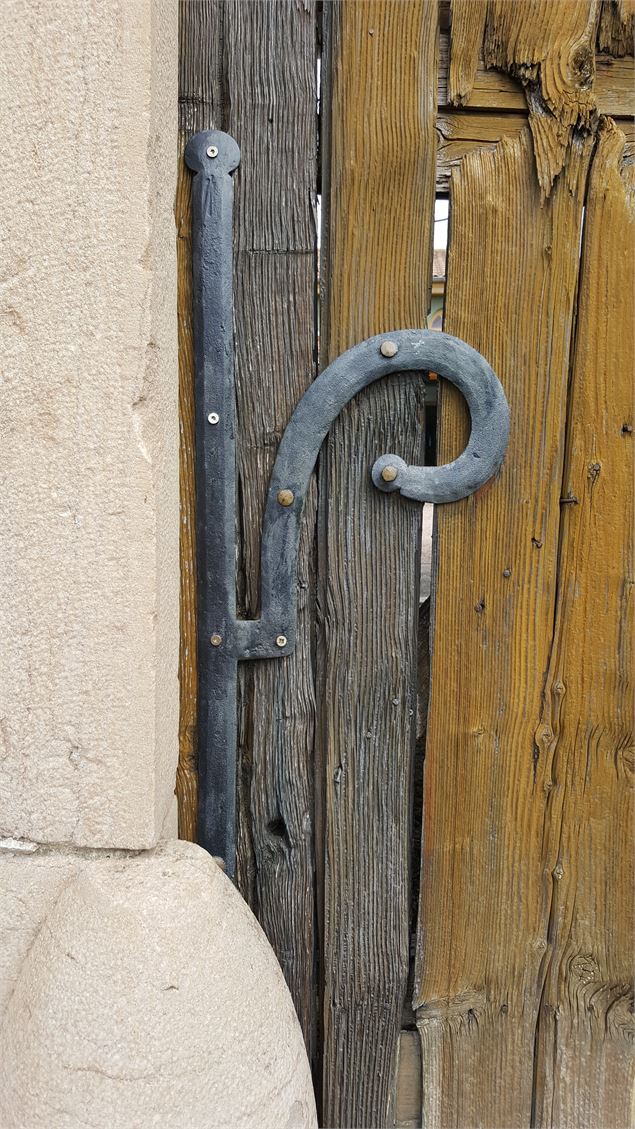 Ferronnerie portail en bois - Office de Tourisme Pays de Bâgé et de Pont-de-Vaux