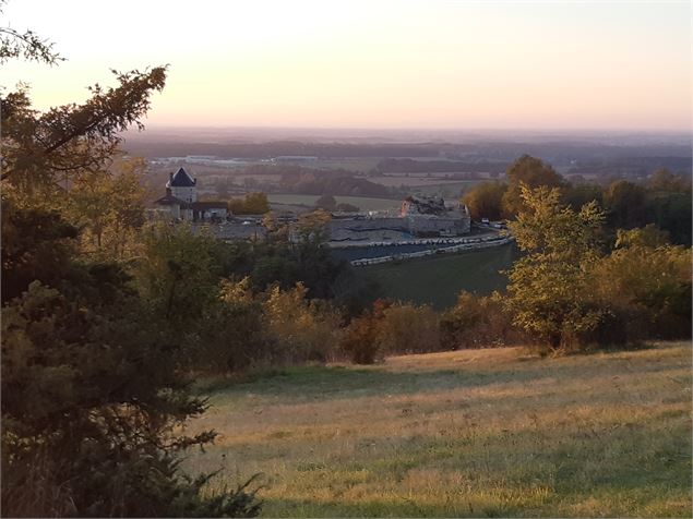 Vue sur château de Treffort - scalland