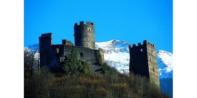 Deux tours se détachant sur le Grand Mont - Fondation Facim / P. Lemaitre