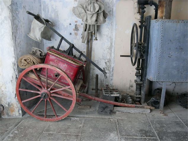 vieille brouette au fort du télégraphe - André Bertrand / Ot Valloire