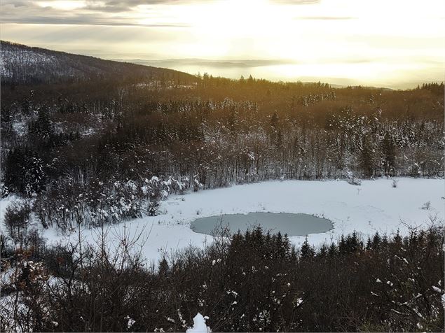 oeil de la tourbière de Cerin en hiver - Marilou Périno