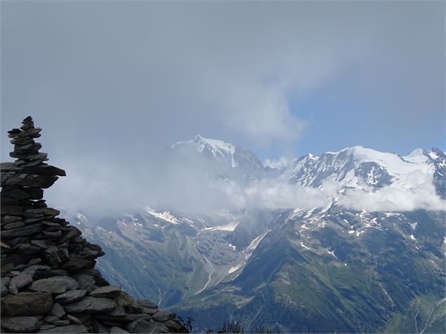 Au sommet cairn - M. Mautué