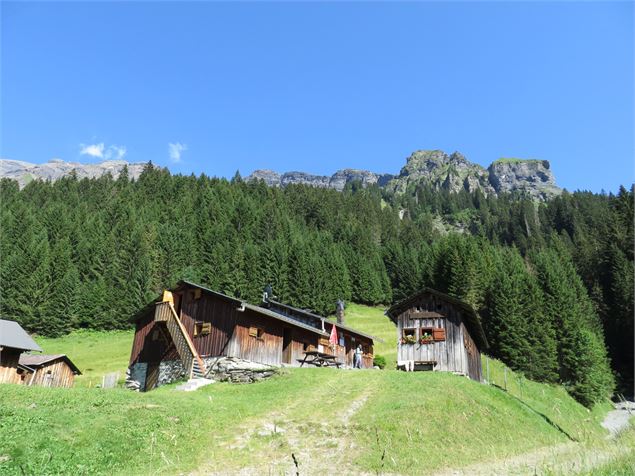 Randonnée vers le refuge et l'alpage des fonts - Refuge des Fonts