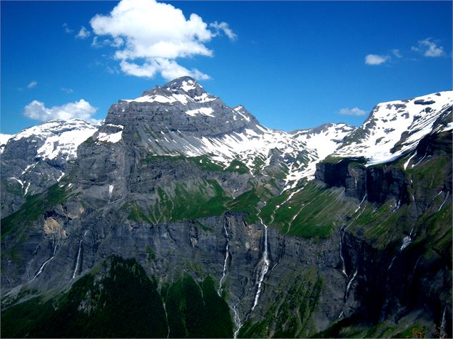 Vue depuis la Croix de la Frête sur le Cirque du Fer-à-Cheval - Office de Tourisme de Sixt-Fer-à-Che