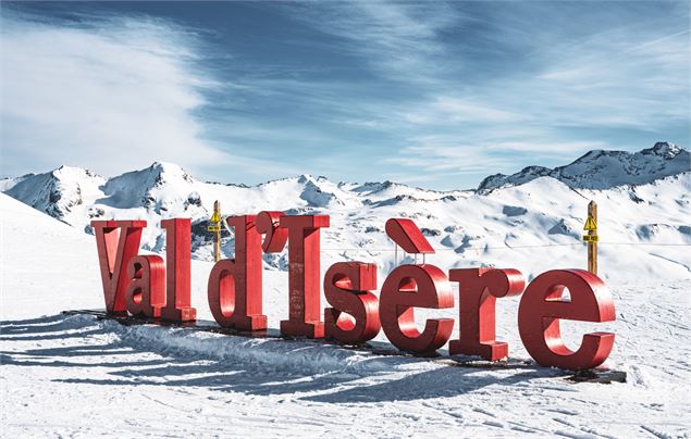 lettres - Val d'Isère Téléphériques / Maxime Bouclier