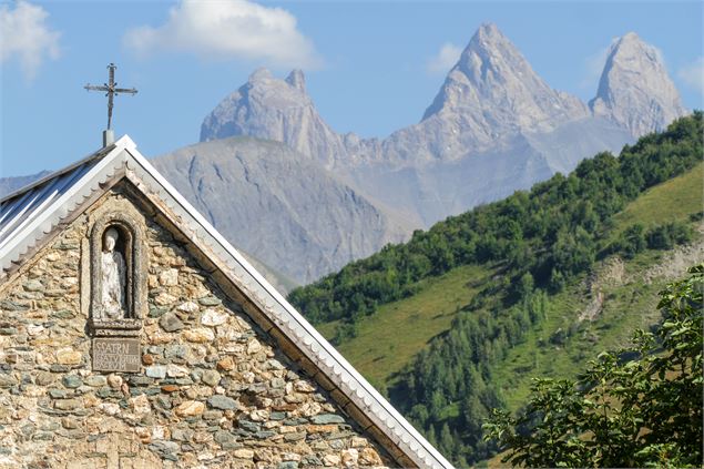 Eglise Saint Saturnin et Aiguilles d'Arves - Eric Axelrad