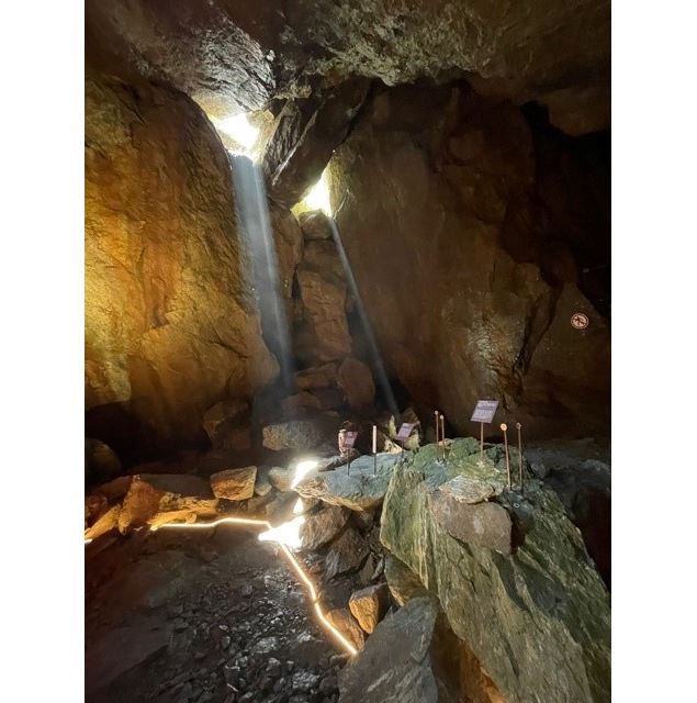 Intérieur grotte - otvallorcine