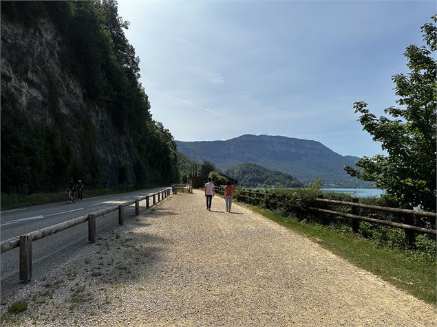 Voie verte Rive Est Aiguebelette - Unsplash