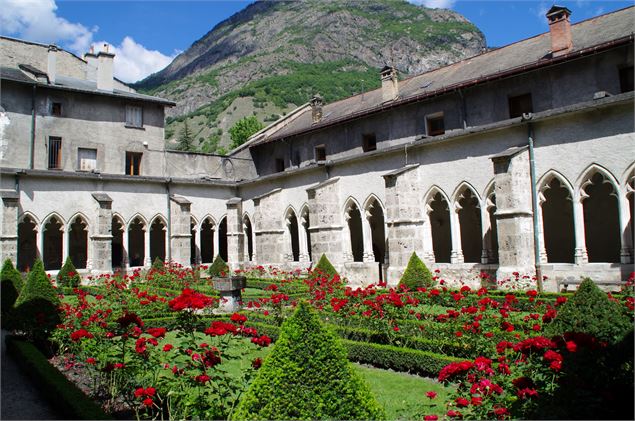 Cloître de la cathédrale Saint-Jean-Baptiste - OT Porte de Maurienne