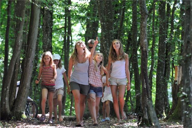 Famille randonnée - ©Alter'Alpa Tourisme