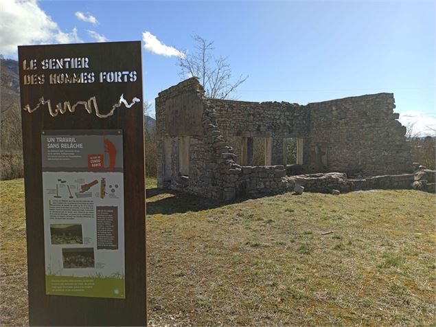 Sentier des hommes forts de Villebois - K.Tranchina