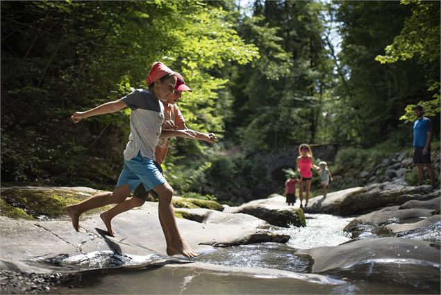 Le pont des Romains au Grand-Bornand - T.Vattard - Le Grand-Bornand tourisme