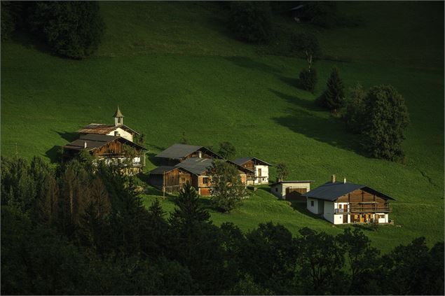 Hameau et chapelle de Saint Sauveur, Beaufortain, Savoie - Julien Dorol