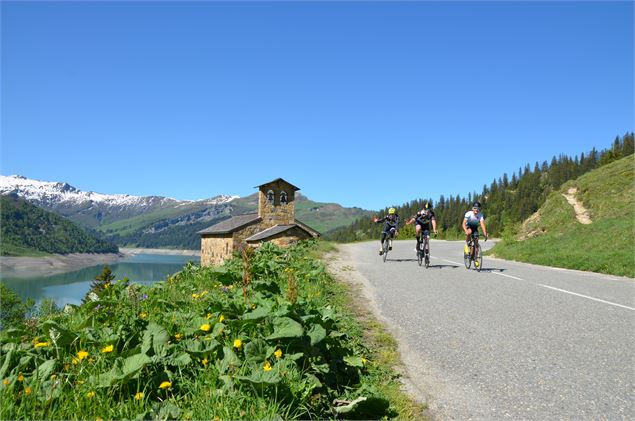 Chapelle lac Roselend - Office de Tourisme du Val d'Arly