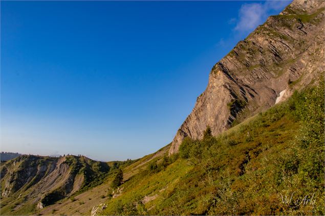 Sentier en balcon de la Croix des Frêtes - Office de Tourisme du Val d'Arly