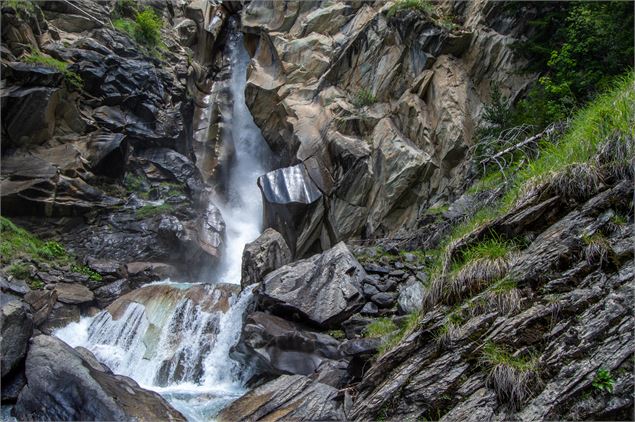 Au pied de la cascade - Marina KOKKELINK