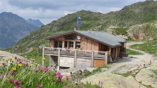 Les trois lacs depuis le Col de la Croix de Fer - © OT Saint Sorlin dArves