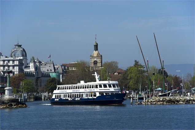 Les quai et port à Evian-les-Bains - LongIsland/CCPEVA