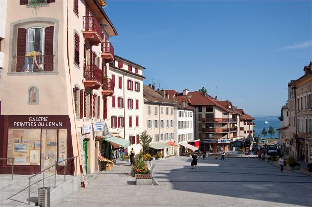 Place Charles de Gaulle - Ville d'Evian