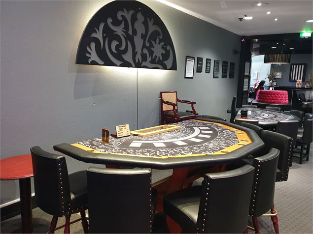 TABLES - casino hauteville