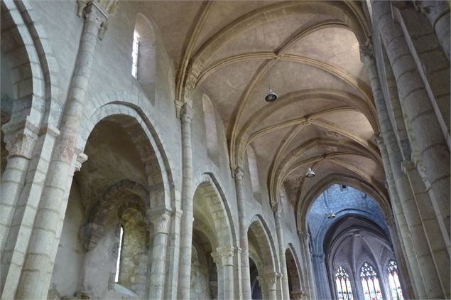 Abbatiale St Michel intérieur Nantua - HautBugeyTourisme-MarcChatelain