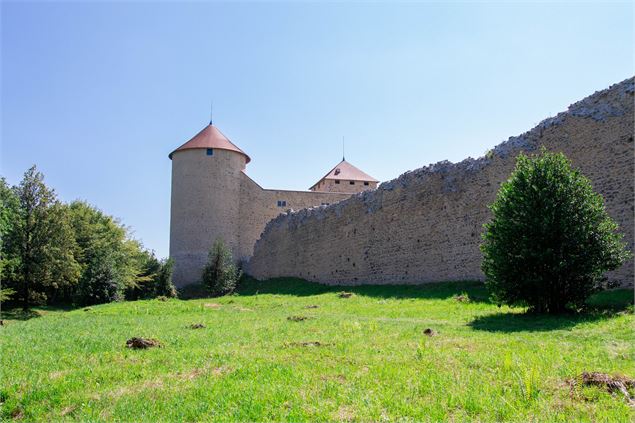 extérieurs du château des allymes - Marilou Perino / Pérouges Bugey Tourisme