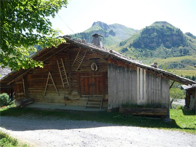 Tour du Mont Lachat - C.Cattin-AlpcatMedias-Le-Grand-Bornand.