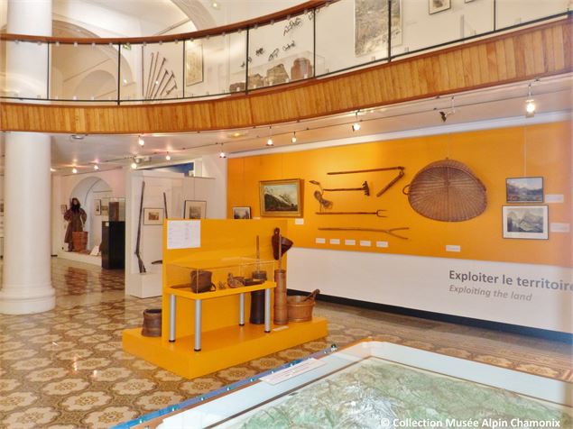 Musée Alpin Chamonix - salle repères exploiter territoire - © Collection Musée Alpin de Chamonix