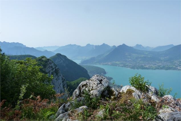 Vue sur le lac  annecy depuis le Mont Veyrier - B FEL