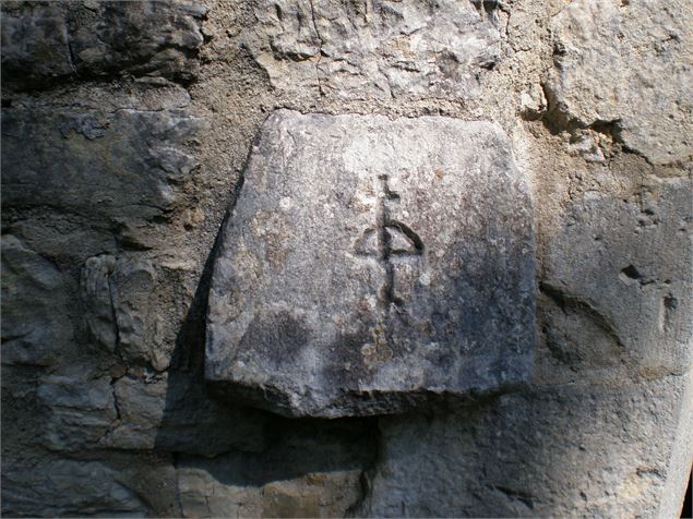 Eglise de St Maurice d'Echazeaux - le pupitre extérieur - Romain PIQUET