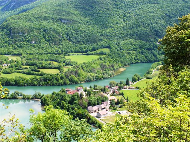 Panorama à St Maurice d'Echazeaux -La hameau de Conflans et son château - Romain PIQUET