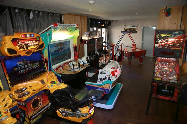 Espace minis jeux pour enfants - Bowling Méribel