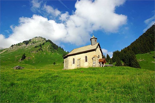 La Chapelle de Graydon au printemps - Yvan Tisseyre/OT Vallée d'Aulps