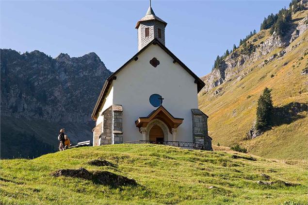 La Chapelle de Graydon en automne - Yvan Tisseyre/OT Vallée d'Aulps