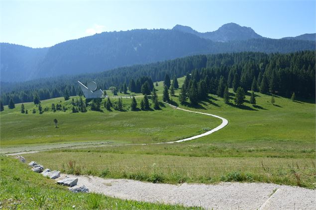 Vue sur le plateau des Glières - Office de Tourisme Thônes Coeur des Vallées