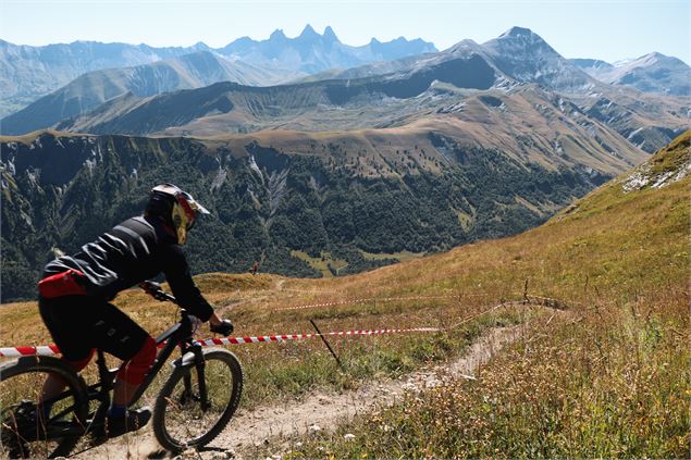 VTT face aux Aiguilles d'Arves - OTSSA