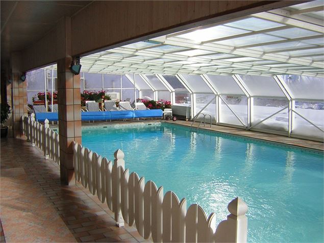 piscine de l'Hôtel Les Soldanelles en hiver - Clic Clac Photos