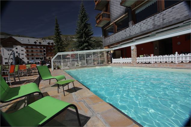 Piscine de l'Hôtel Les Soldanelles été - Clic Clac Photos