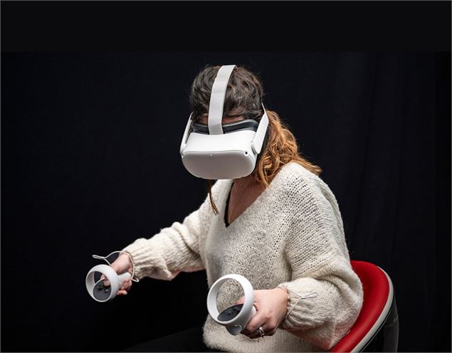 femme casque réalité virtuelle - Tilby Vattard