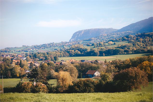 Sentier des Graniteurs à Andilly, vue sur le Salève - OT Monts du Genevois - A. Modylevskaia