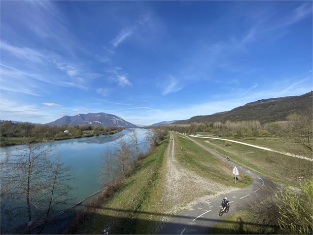 Vue sur la ViaRhona et le Grand Colombier - M.Ballet