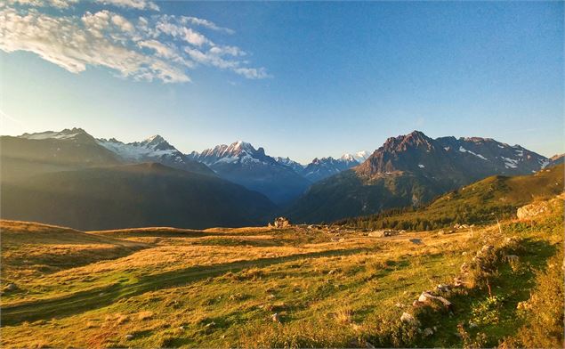 Panorama au coucher de soleil - SavoieMontBlanc-Martelet