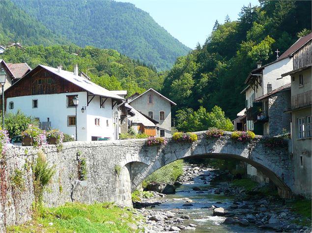 Vieux bourg de Taninges - - © Savoie Mont Blanc - Anglade