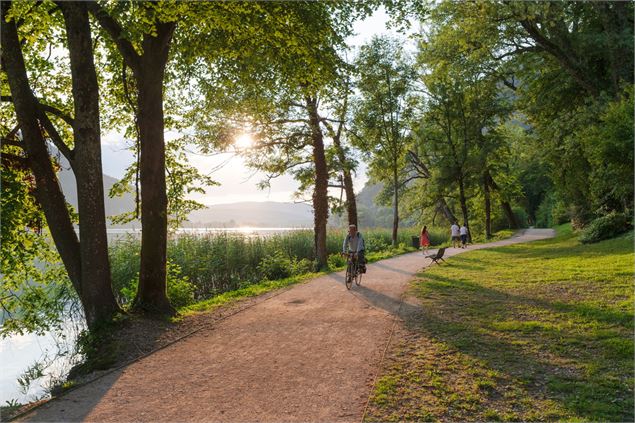 Bord du lac - C.Kaderabek-Haut Bugey Tourisme