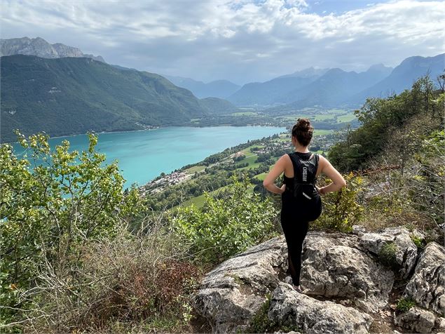 Vue sur le petit lac d'Annecy depuis Taillefer - ©SavoieMontBlanc-Lecoq