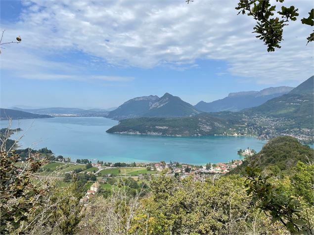 Panorama sur le lac d'Annecy depuis le Taillefer - ©SavoieMontBlanc-Lecoq