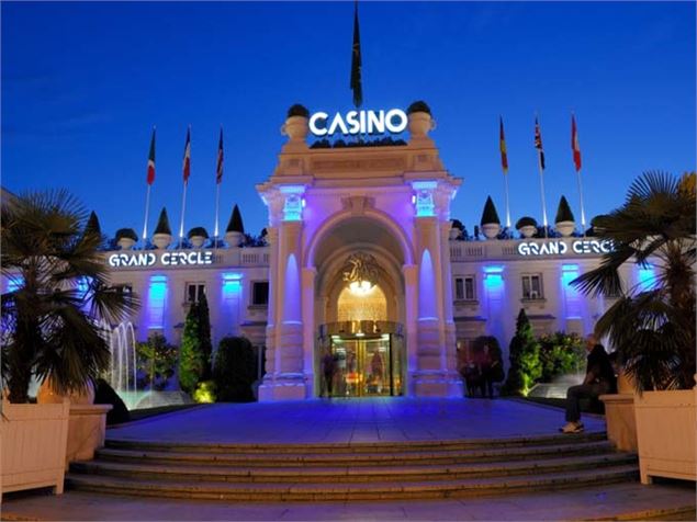 casinograndcercleaixlesbainsrivieradesalpesentreenuit