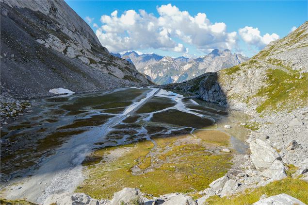 Le lac des Vaches vu des moraines glaciaires - Marina Kokkelink