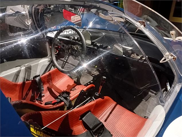 Intérieur voiture de course - Coligny Car Museum_2©Cathy Pierré